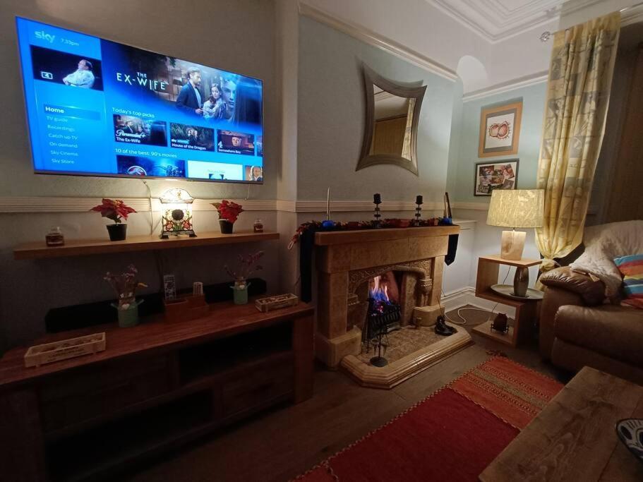 Big Fireplace Aga Hot Tub Wet Room Barn Garage Llanelli Eksteriør billede