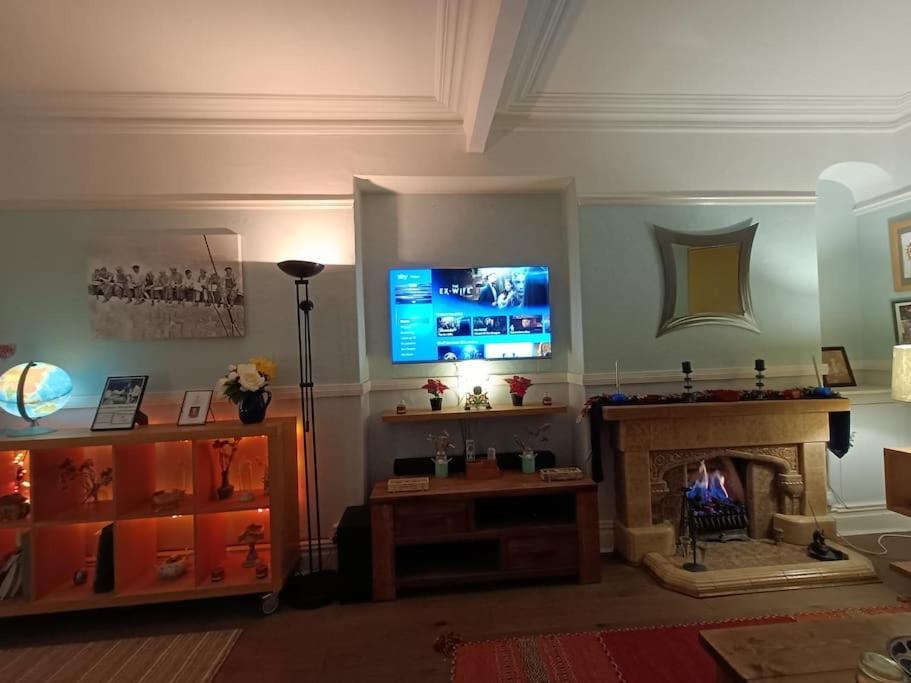 Big Fireplace Aga Hot Tub Wet Room Barn Garage Llanelli Eksteriør billede