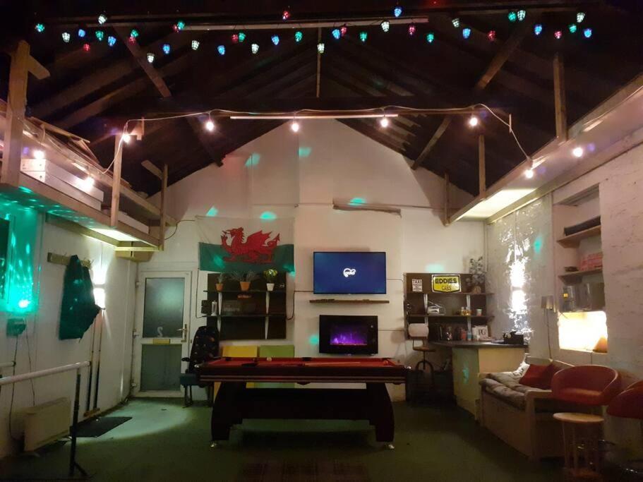 Big Fireplace Aga Hot Tub Wet Room Barn Garage Llanelli Eksteriør billede
